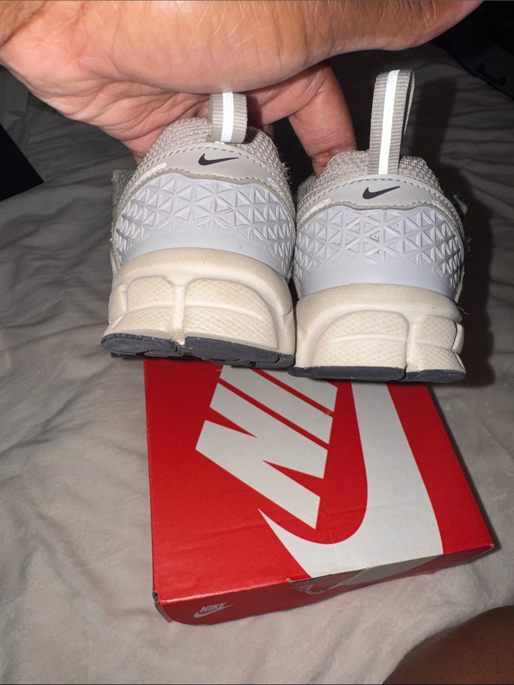 Nike Kids' White & Silver vomero 5 Sneakers - Picture 7 of 7